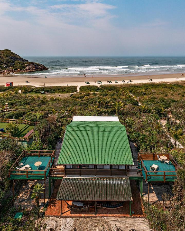 Grajagan Surf Resort Ilha do Mel Exteriör bild