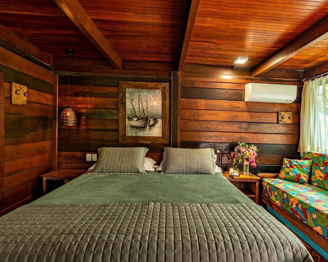 Grajagan Surf Resort Ilha do Mel Rum bild