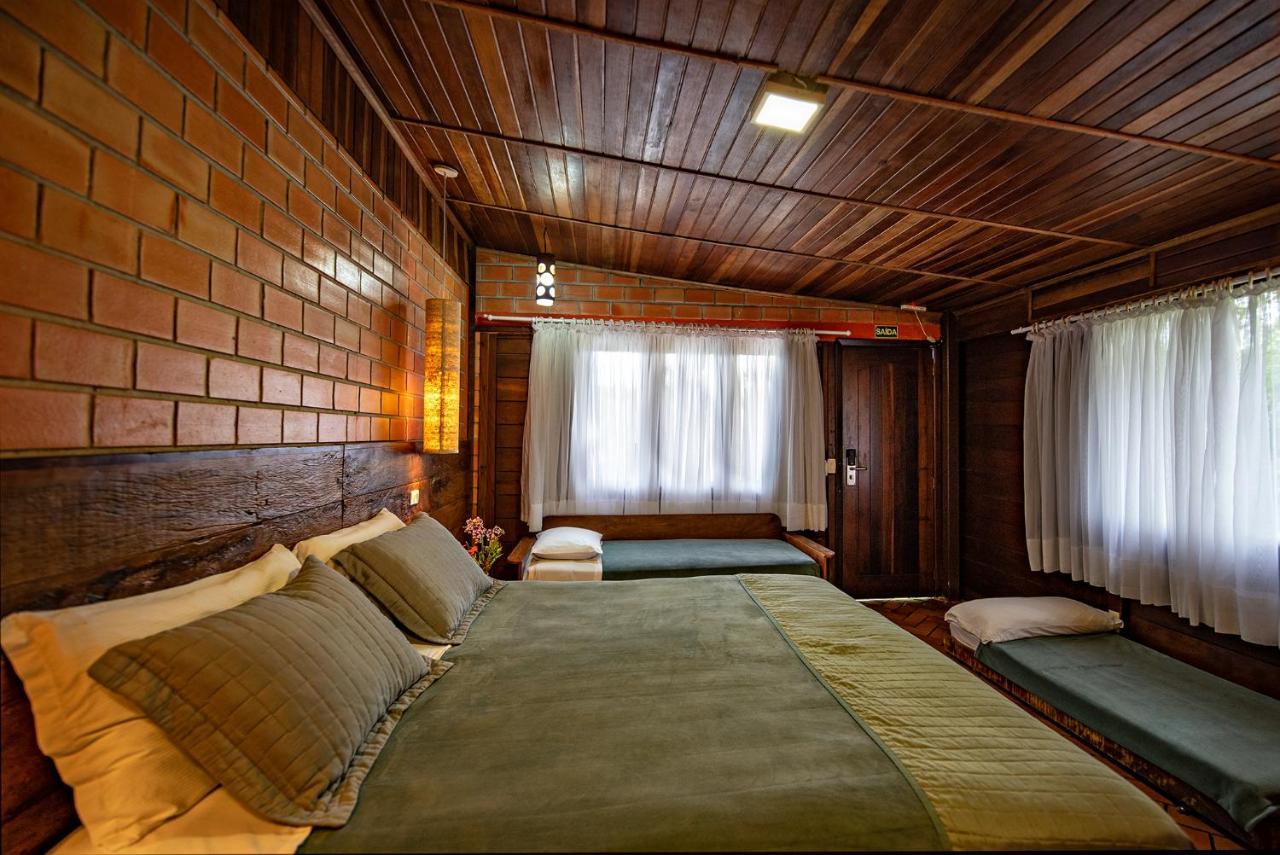 Grajagan Surf Resort Ilha do Mel Rum bild