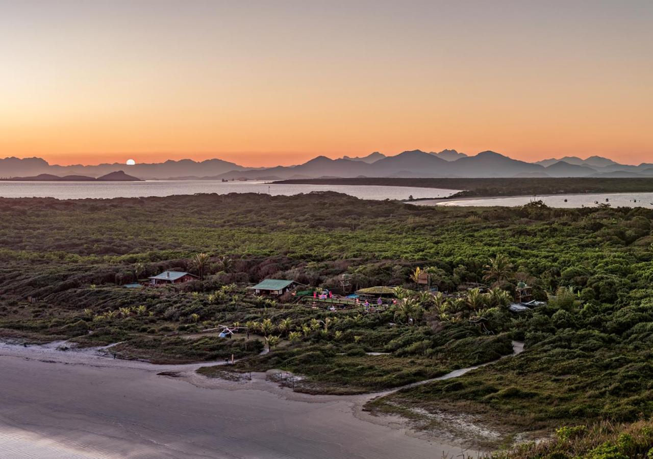 Grajagan Surf Resort Ilha do Mel Exteriör bild