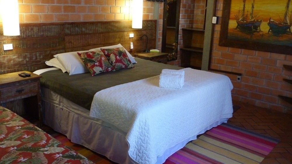 Grajagan Surf Resort Ilha do Mel Exteriör bild