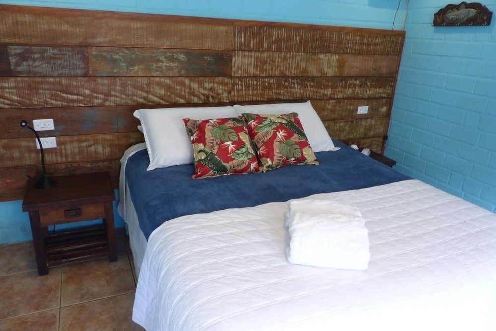 Grajagan Surf Resort Ilha do Mel Exteriör bild