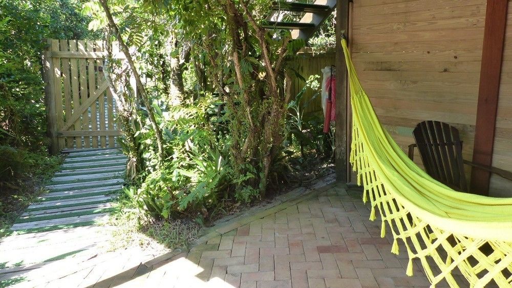 Grajagan Surf Resort Ilha do Mel Exteriör bild