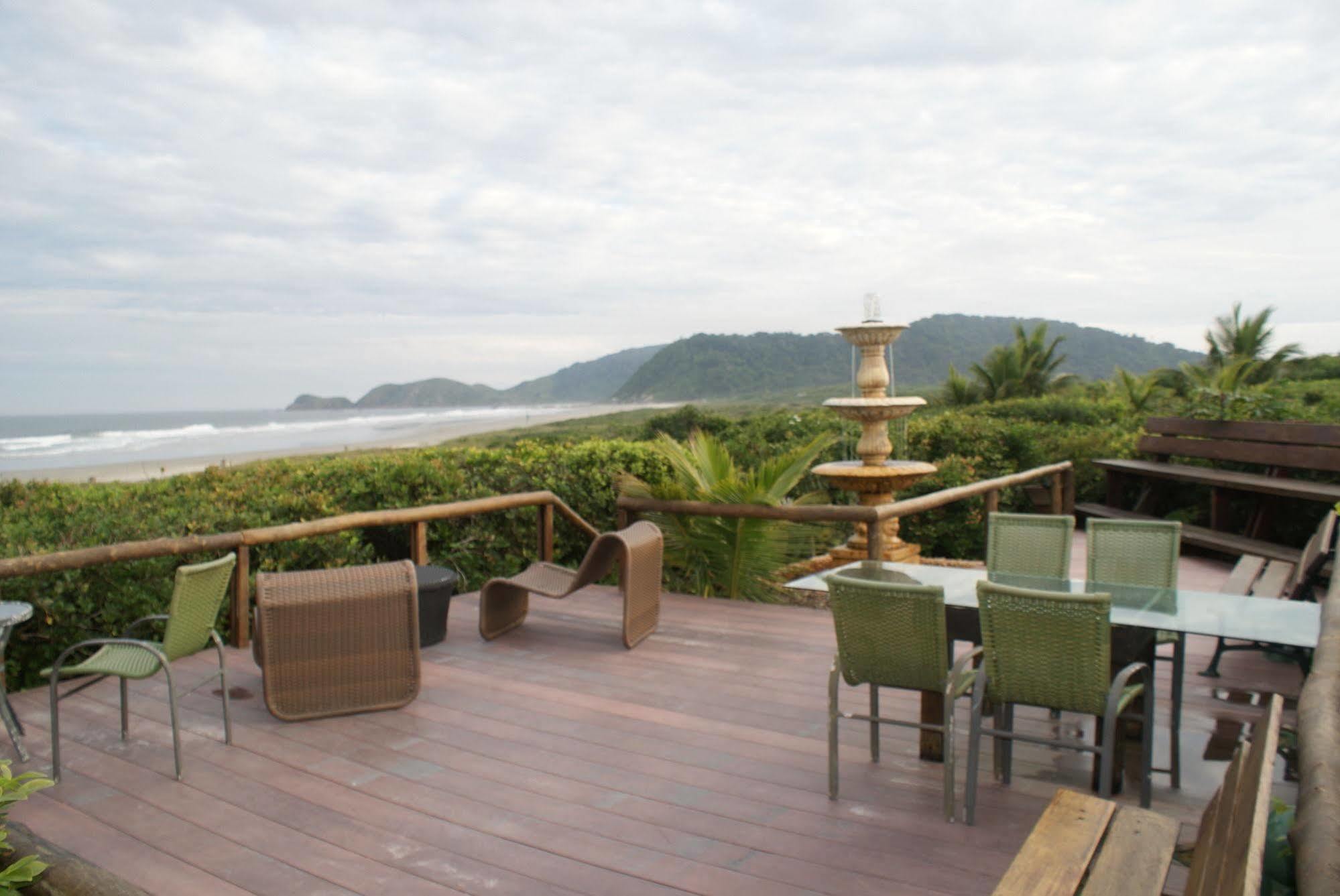 Grajagan Surf Resort Ilha do Mel Exteriör bild